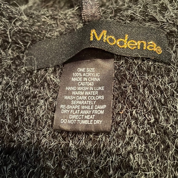 Grey Reading Shawl with Two Pockets - Picture 6 of 11